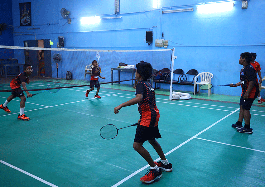 Shuttle Badminton